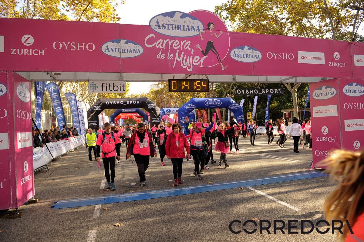 Llegada de la Carrera de la Mujer de Barcelona (ARCO IZQUIERDO 90)