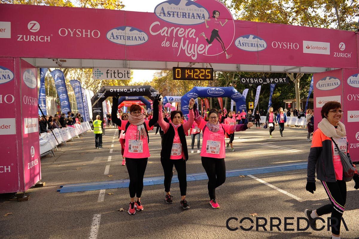 Llegada de la Carrera de la Mujer de Barcelona (ARCO IZQUIERDO 90)