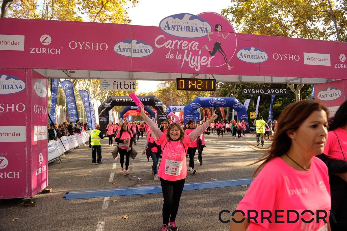 Llegada de la Carrera de la Mujer de Barcelona (ARCO IZQUIERDO 90)