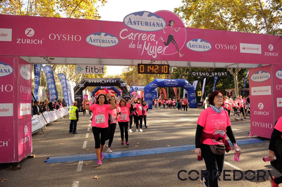 Llegada de la Carrera de la Mujer de Barcelona (ARCO IZQUIERDO 90)