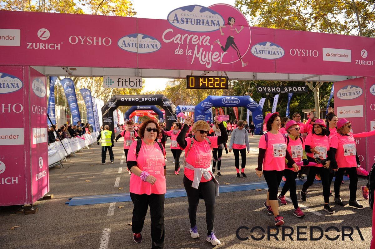 Llegada de la Carrera de la Mujer de Barcelona (ARCO IZQUIERDO 90)