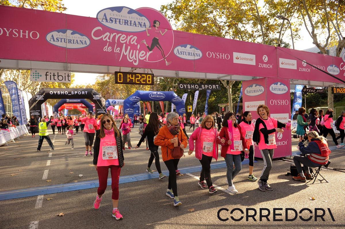 Llegada de la Carrera de la Mujer de Barcelona (ARCO IZQUIERDO 90)