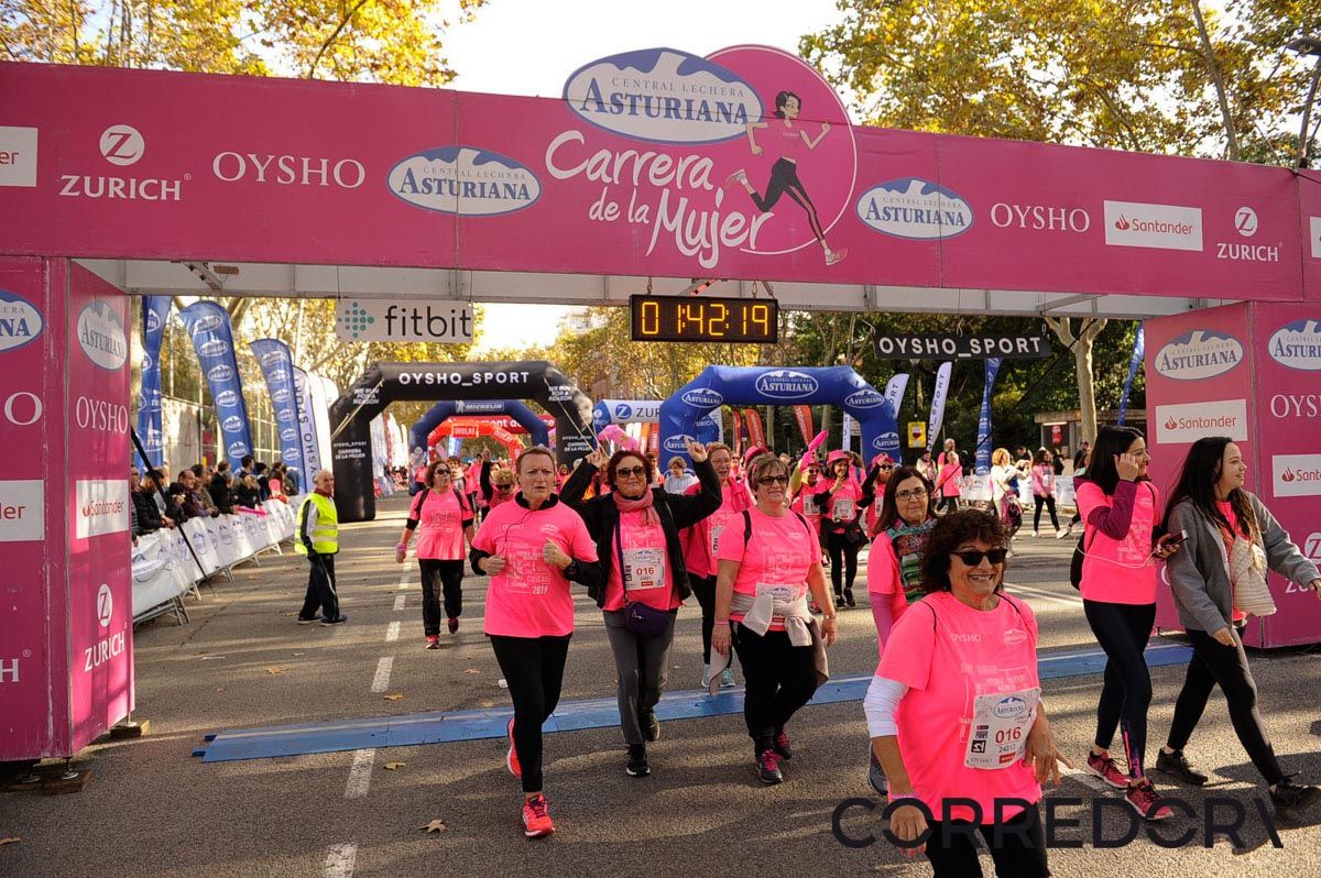 Llegada de la Carrera de la Mujer de Barcelona (ARCO IZQUIERDO 90)