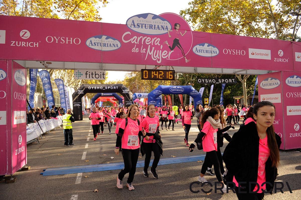 Llegada de la Carrera de la Mujer de Barcelona (ARCO IZQUIERDO 90)