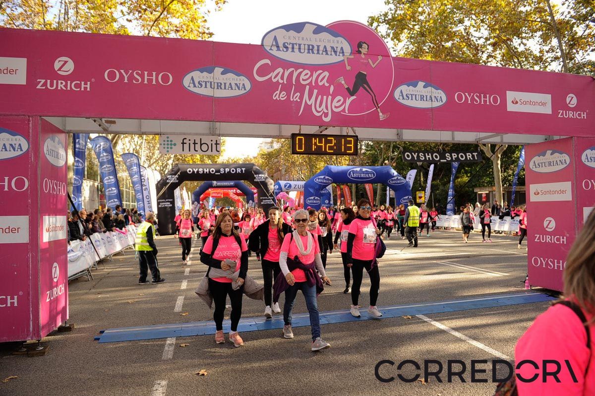 Llegada de la Carrera de la Mujer de Barcelona (ARCO IZQUIERDO 90)