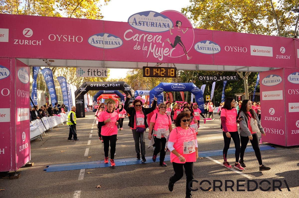 Llegada de la Carrera de la Mujer de Barcelona (ARCO IZQUIERDO 90)