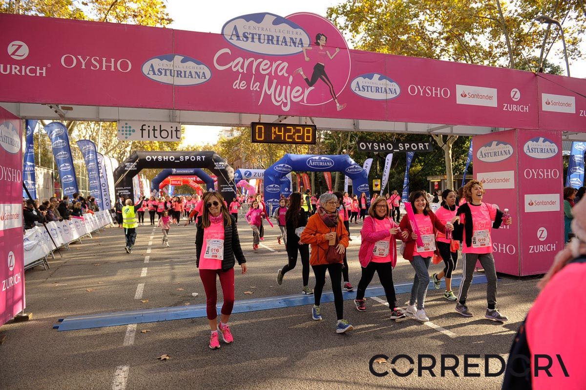 Llegada de la Carrera de la Mujer de Barcelona (ARCO IZQUIERDO 90)