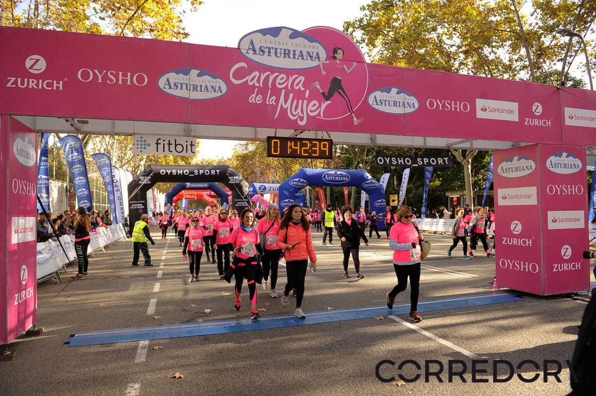 Llegada de la Carrera de la Mujer de Barcelona (ARCO IZQUIERDO 91)