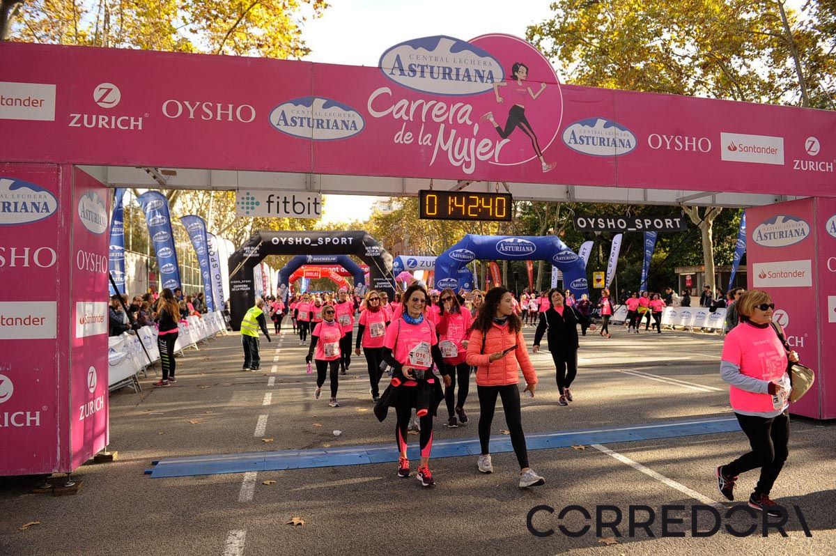 Llegada de la Carrera de la Mujer de Barcelona (ARCO IZQUIERDO 91)