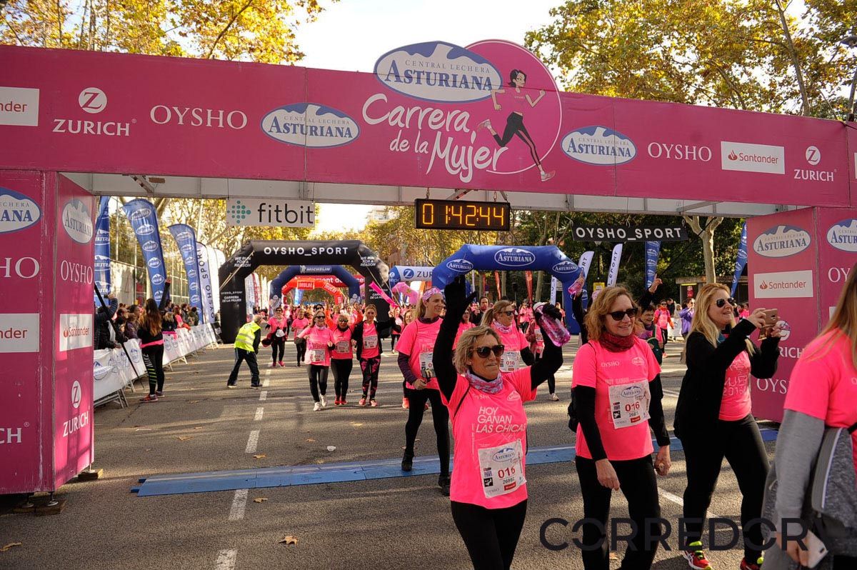 Llegada de la Carrera de la Mujer de Barcelona (ARCO IZQUIERDO 91)