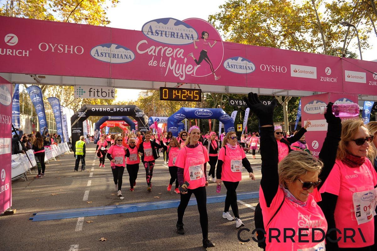 Llegada de la Carrera de la Mujer de Barcelona (ARCO IZQUIERDO 91)