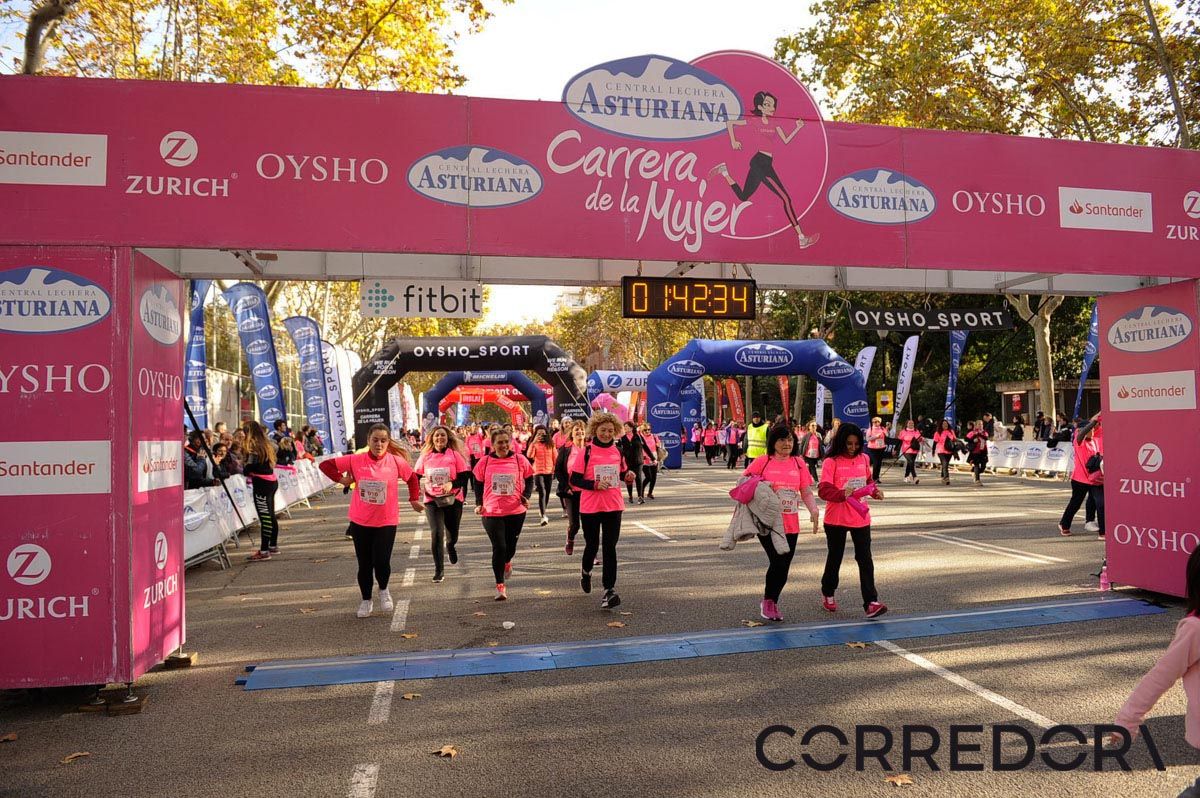 Llegada de la Carrera de la Mujer de Barcelona (ARCO IZQUIERDO 91)