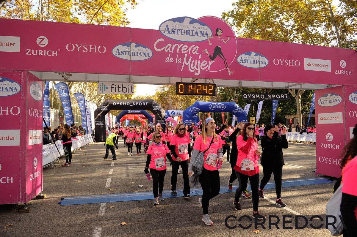 Llegada de la Carrera de la Mujer de Barcelona (ARCO IZQUIERDO 91)