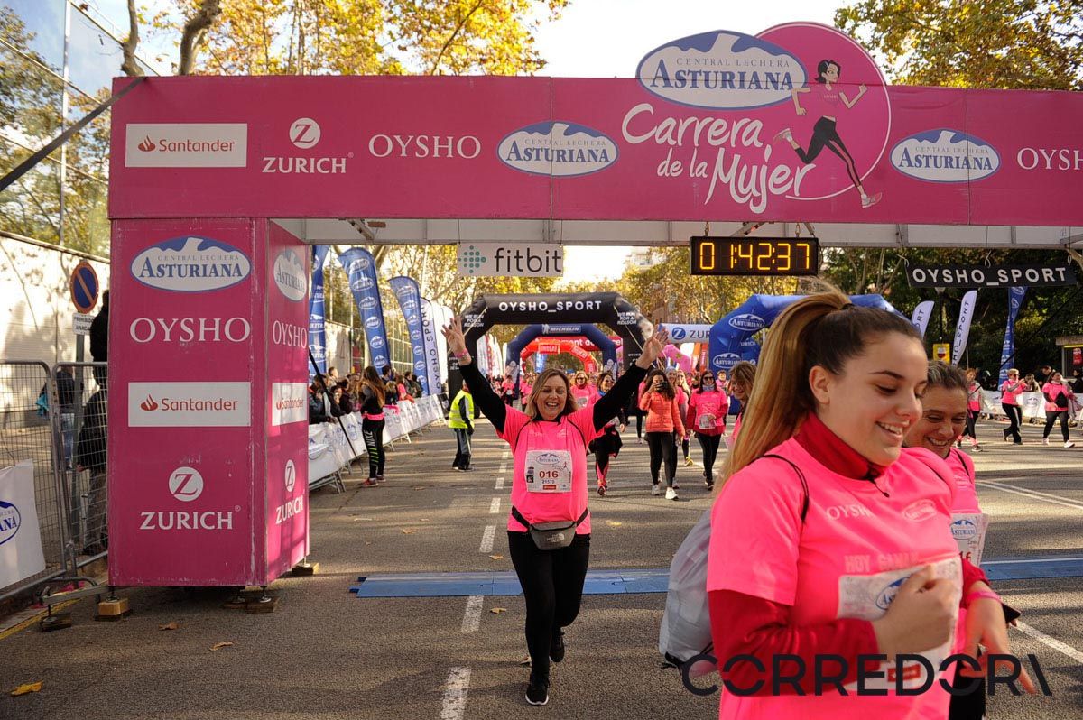 Llegada de la Carrera de la Mujer de Barcelona (ARCO IZQUIERDO 91)