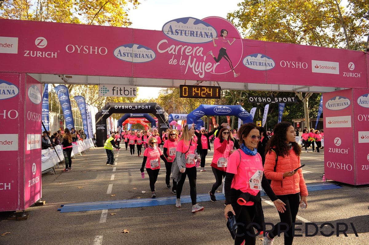 Llegada de la Carrera de la Mujer de Barcelona (ARCO IZQUIERDO 91)