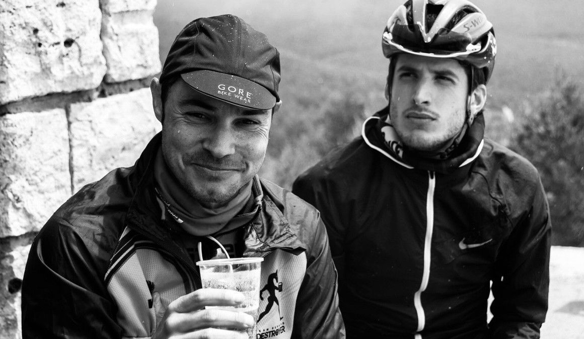 He salido dos días en bici y no tenía otra foto. Con mi compadre Gorka | soycorredor.es