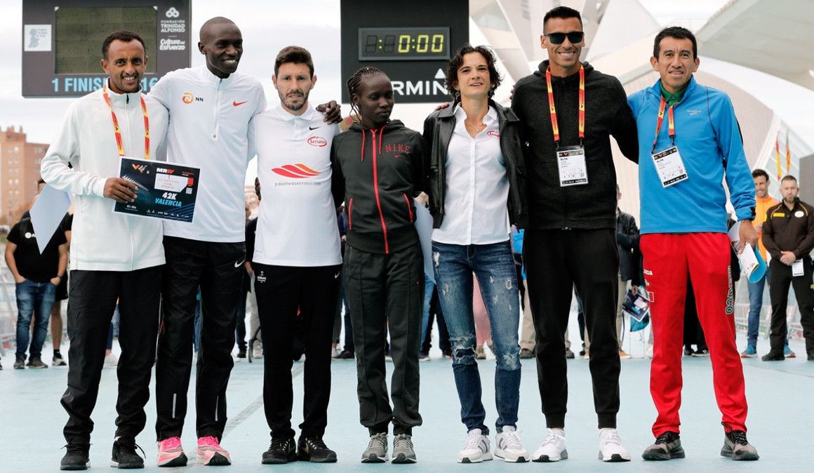 Leul Gebresilase, Joshua Cheptegei, Chiki Perez, Vivian Cheruiyot, Marta Esteban, Andrés Zamora y Sergio Pedraza | EFE