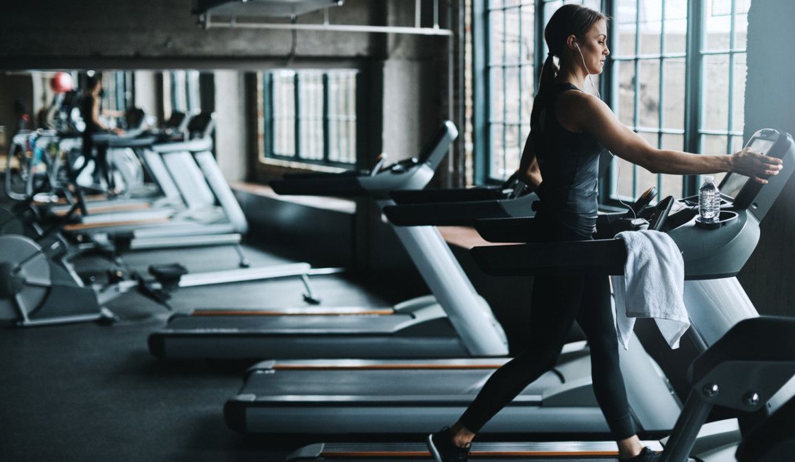 Correr en la cinta del gimnasio no es tan mala opción