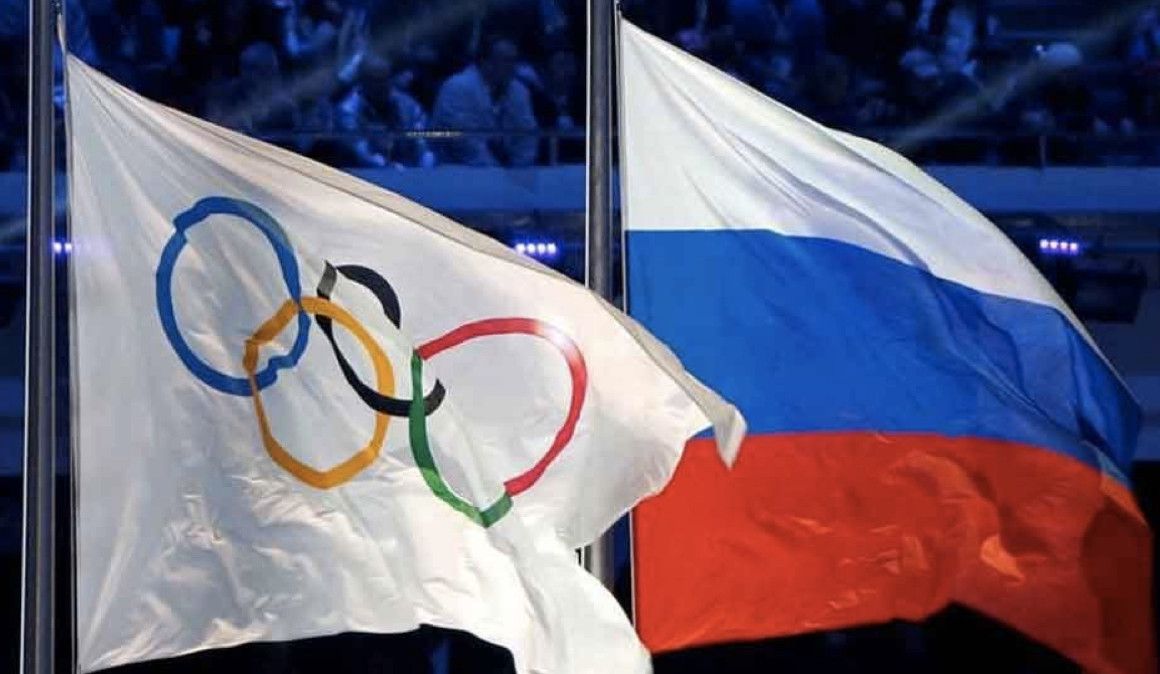 La bandera olímpica junto a la rusa en los JJ.OO. de invierno en Sochi | EFE