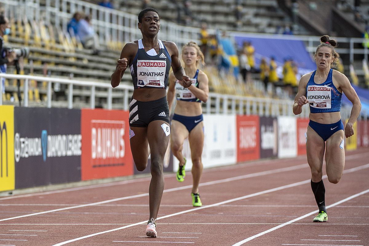 Wadeline Jonathas ganó los 400 metros en Estocolmo.