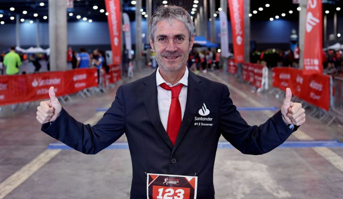Fiz, el corredor más elegante en la Carrera de las Empresas de Barcelona