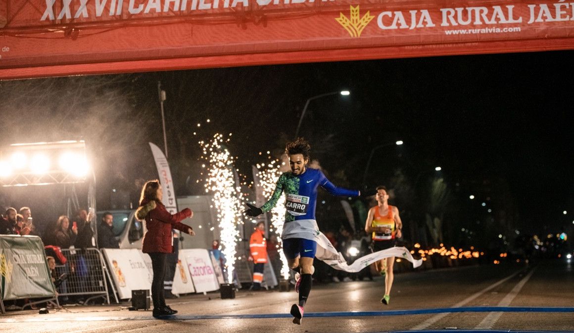 Fernando Carro entrando triunfador en la prueba jienense | Sportmedia