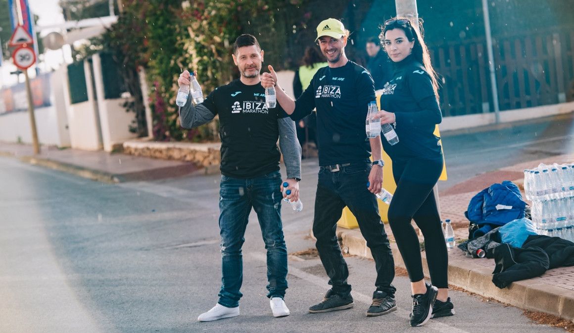 Voluntarios del Ibiza Marathon 2019 | soycorredor.es