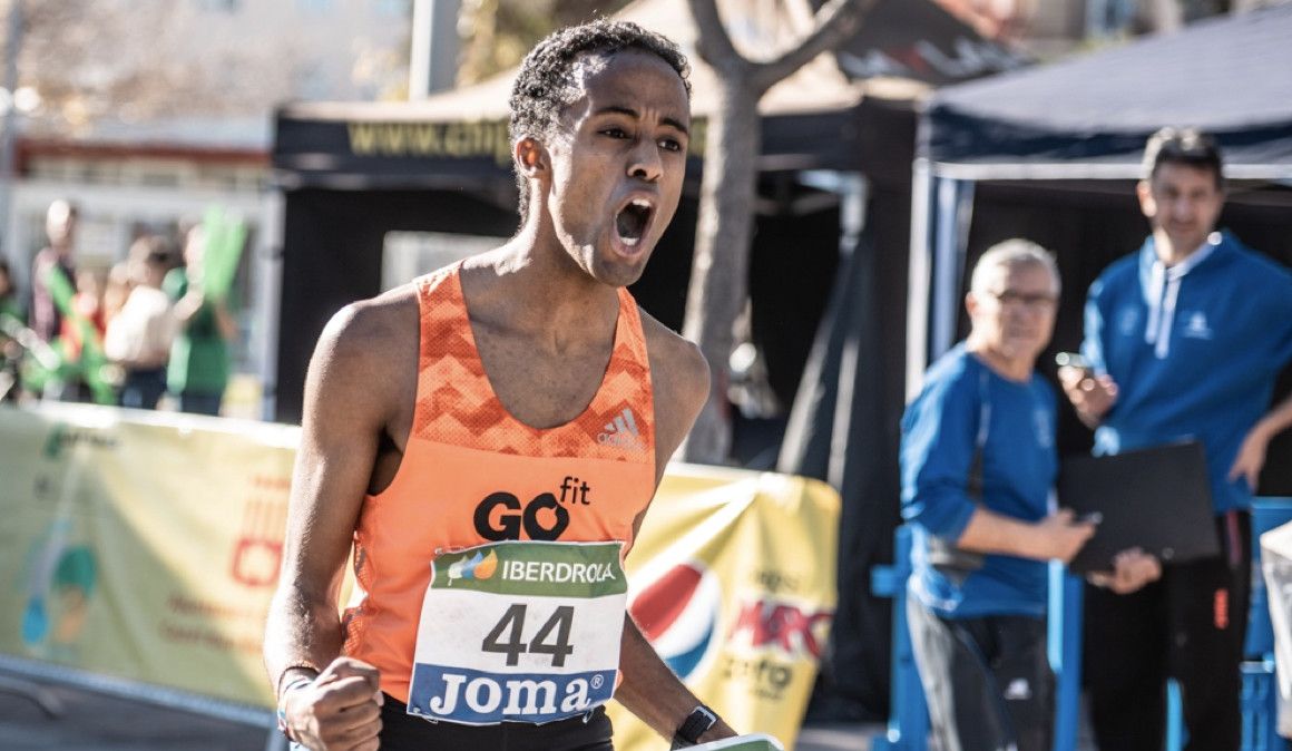 Tariku Novales entrando triunfador en Sagunto | Sportmedia