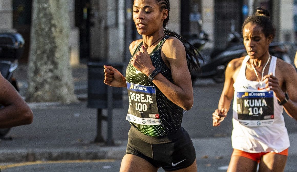 La atleta etíope, Roza Dereje, ganadora de la pasada edición de la carrera, vuelve a Barcelona con grandes aspiraciones. 