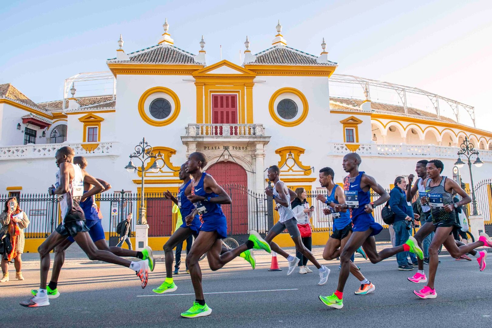 Las mejores fotos del Zurich Maratón de Sevilla (GALERÍA 1)