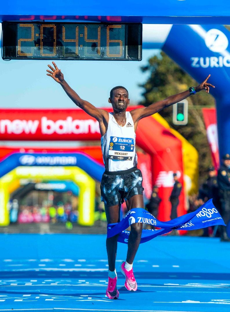 Las mejores fotos del Zurich Maratón de Sevilla (GALERÍA 2)