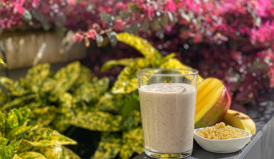 Batido recuperador de quinoa, plátano y mango