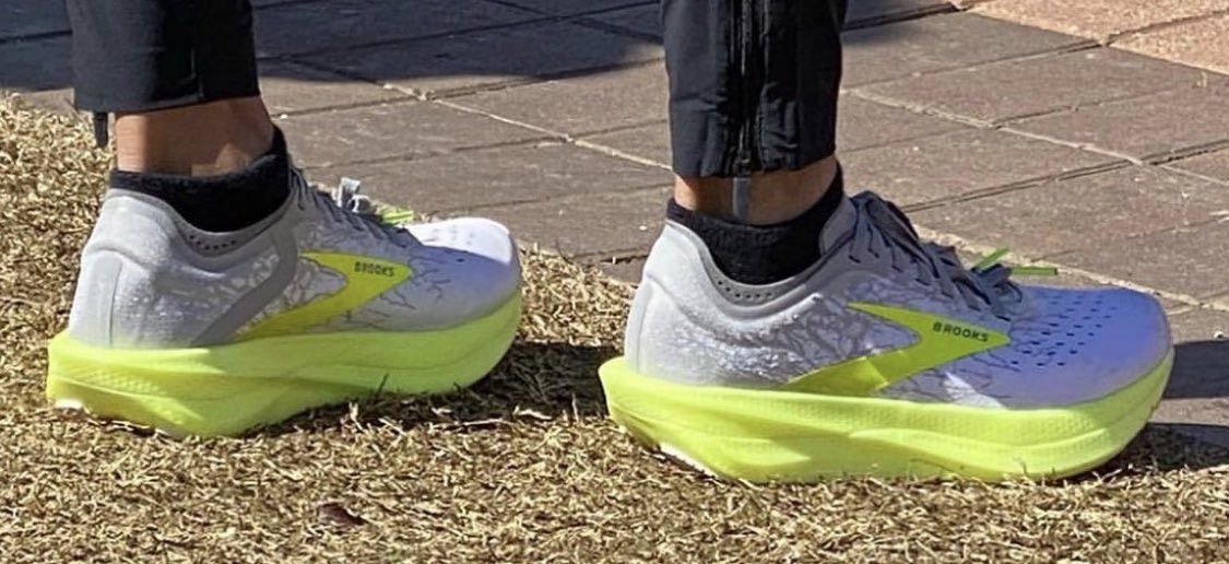 Brooks pone a sus maratonianos la segunda versión de las Hyperion Elite con carbono