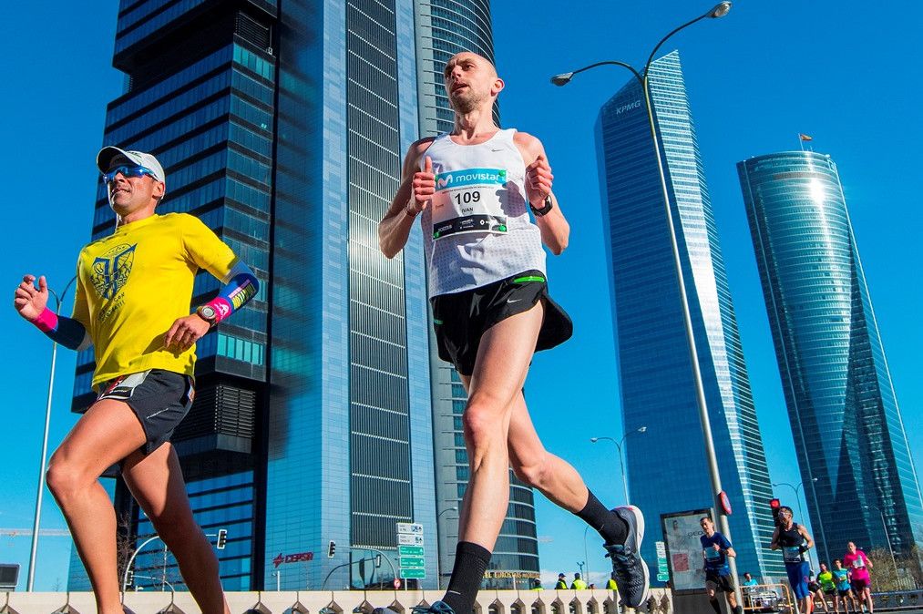 ¿Cuánto debemos bajar la carga de entrenamiento en la semana de un medio maratón?