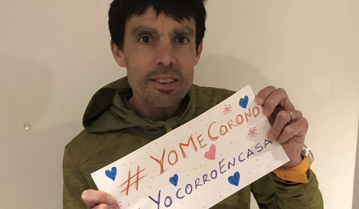El corredor Tòfol Castanyer antes de su maratón en cinta. 