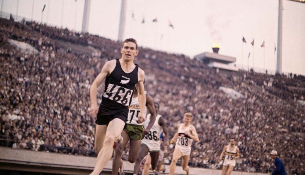 Peter Snell en los Juegos Olímpicos de Tokio, donde consiguió el doblete en los 800 y 1.500 metros. Foto: COI