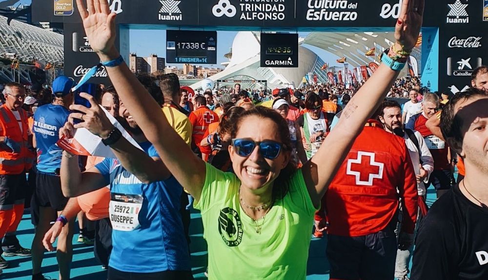 Paula en la meta del Maratón de Valencia