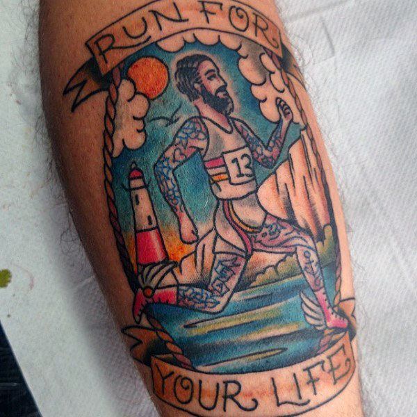 Colorido tatuaje de un corredor apasionado.