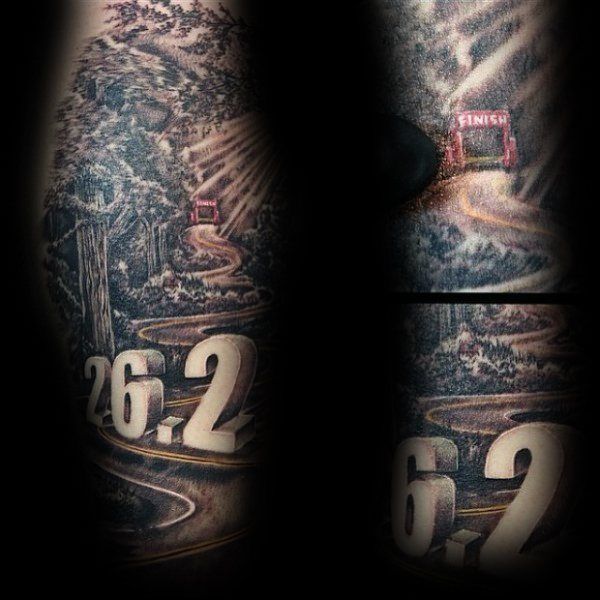 Una composición tremenda para este tatuaje maratoniano.
