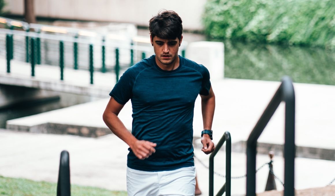 Un corredor practicando deporte en la ciudad. Foto: iStock