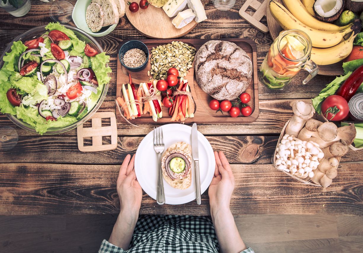 ¿Combinación o distribución de alimentos para perder peso?