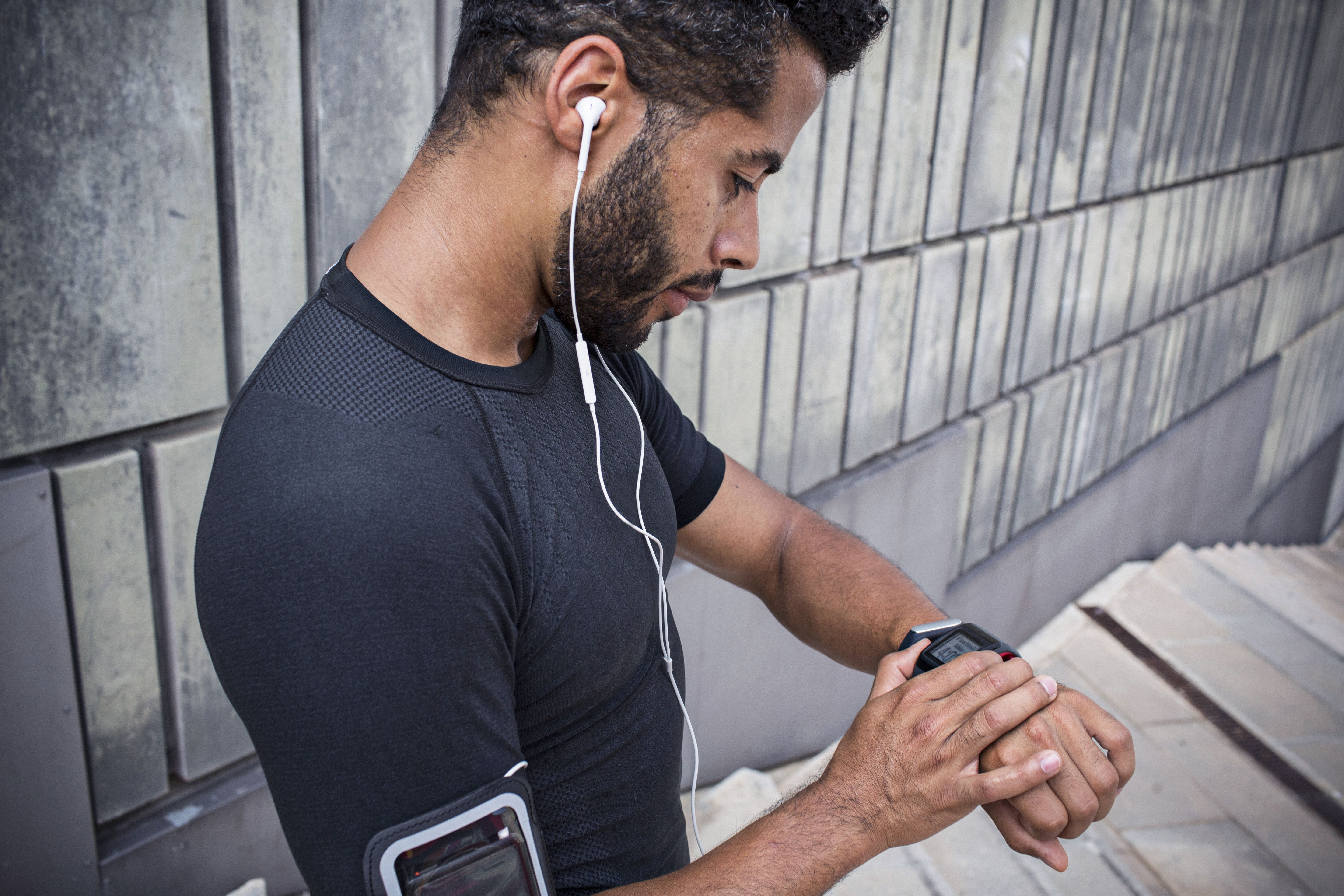 ¿Por qué no escuchar el pódcast CORREDOR mientras entrenas?