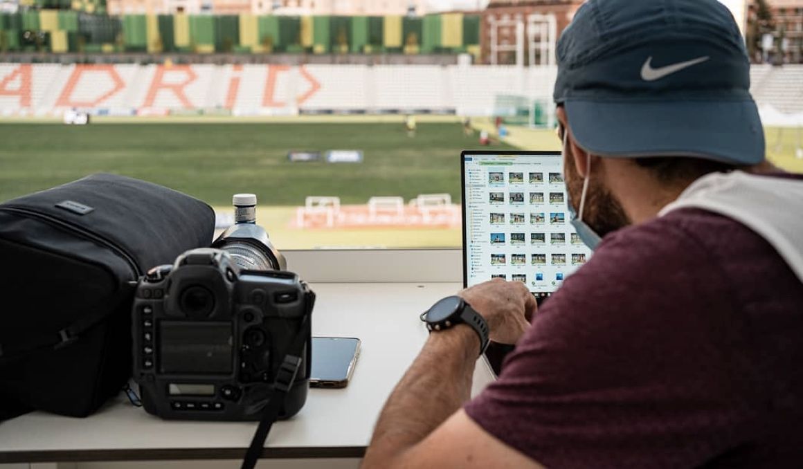 El fotógrafo Sergio Mateo, de Sportmedia, durante una competición. Foto: Sportmedia.