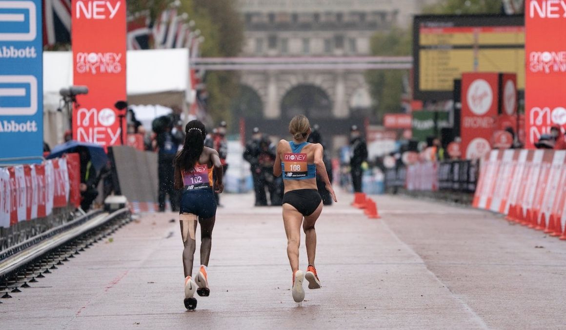 A la derecha, Sara Hall en el final de Londres. Foto: WMMajors A la derecha, Sara Hall en el final de Londres. Foto: WMMajors