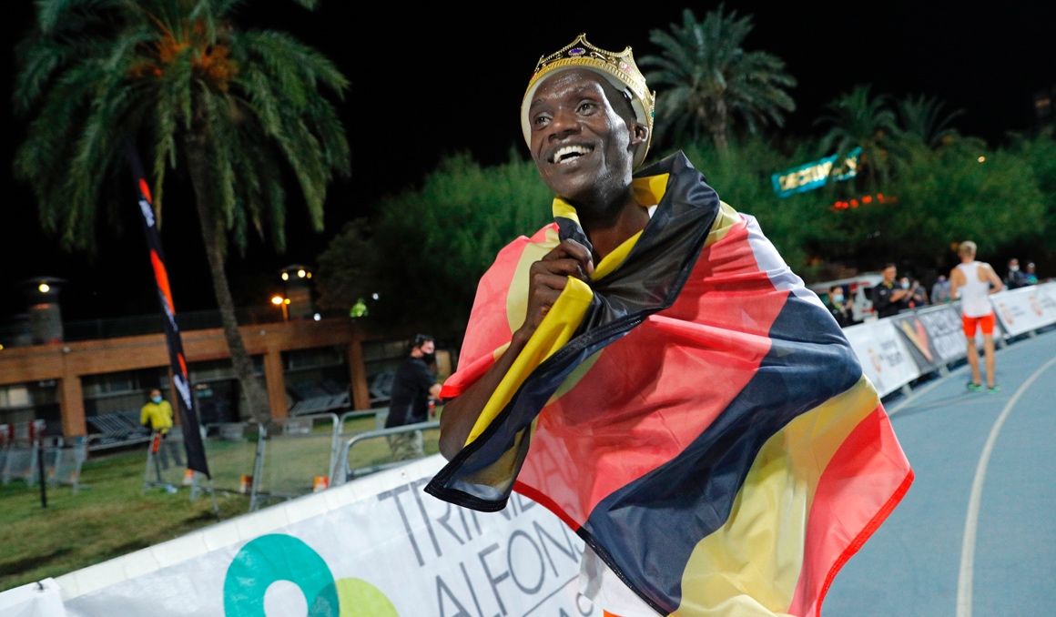 Joshua Cheptegei, nuevo plusmarquista mundial de 10.000 metros.