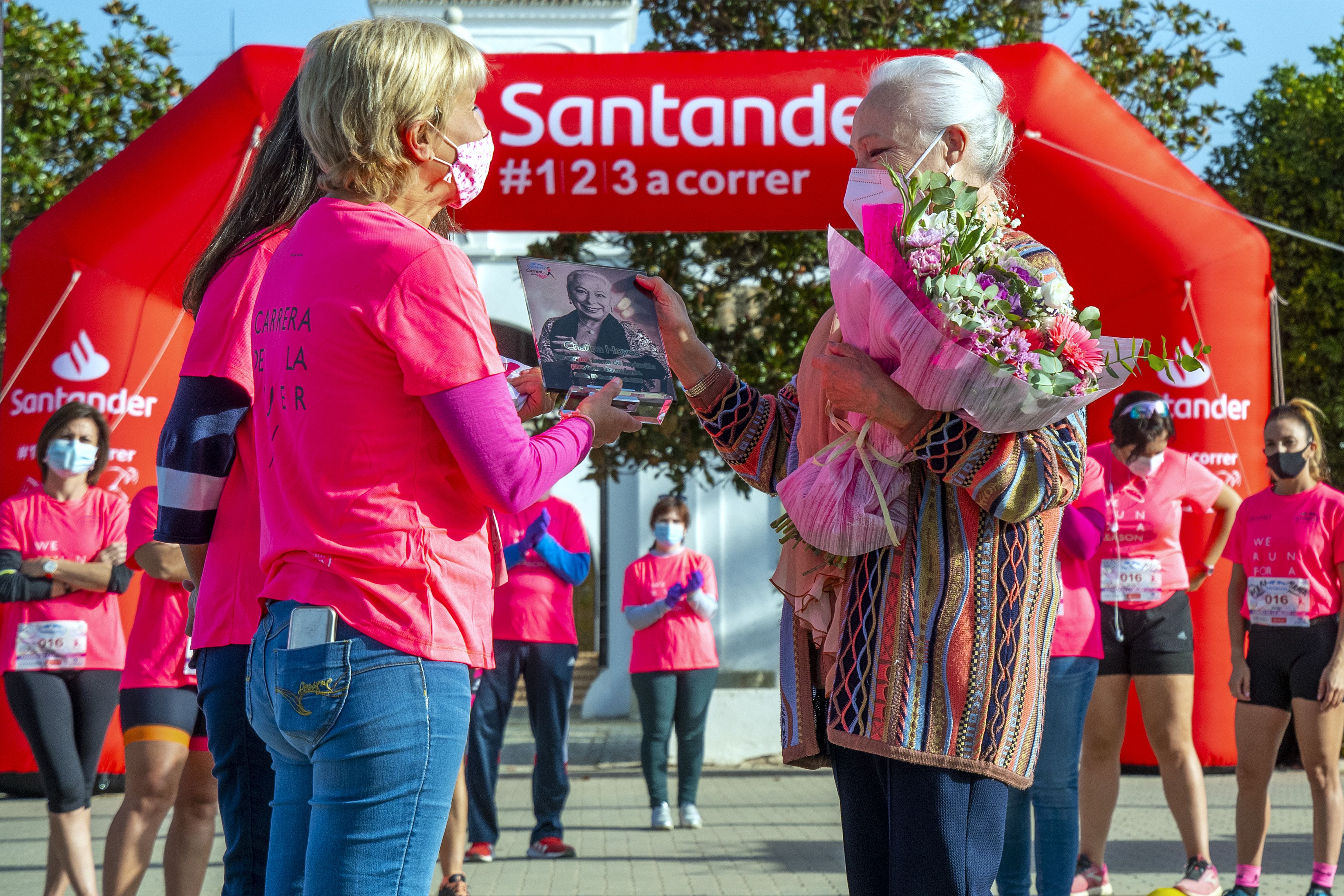 Las mejores fotos de la Carrera de la Mujer Virtual de Sevilla 2020