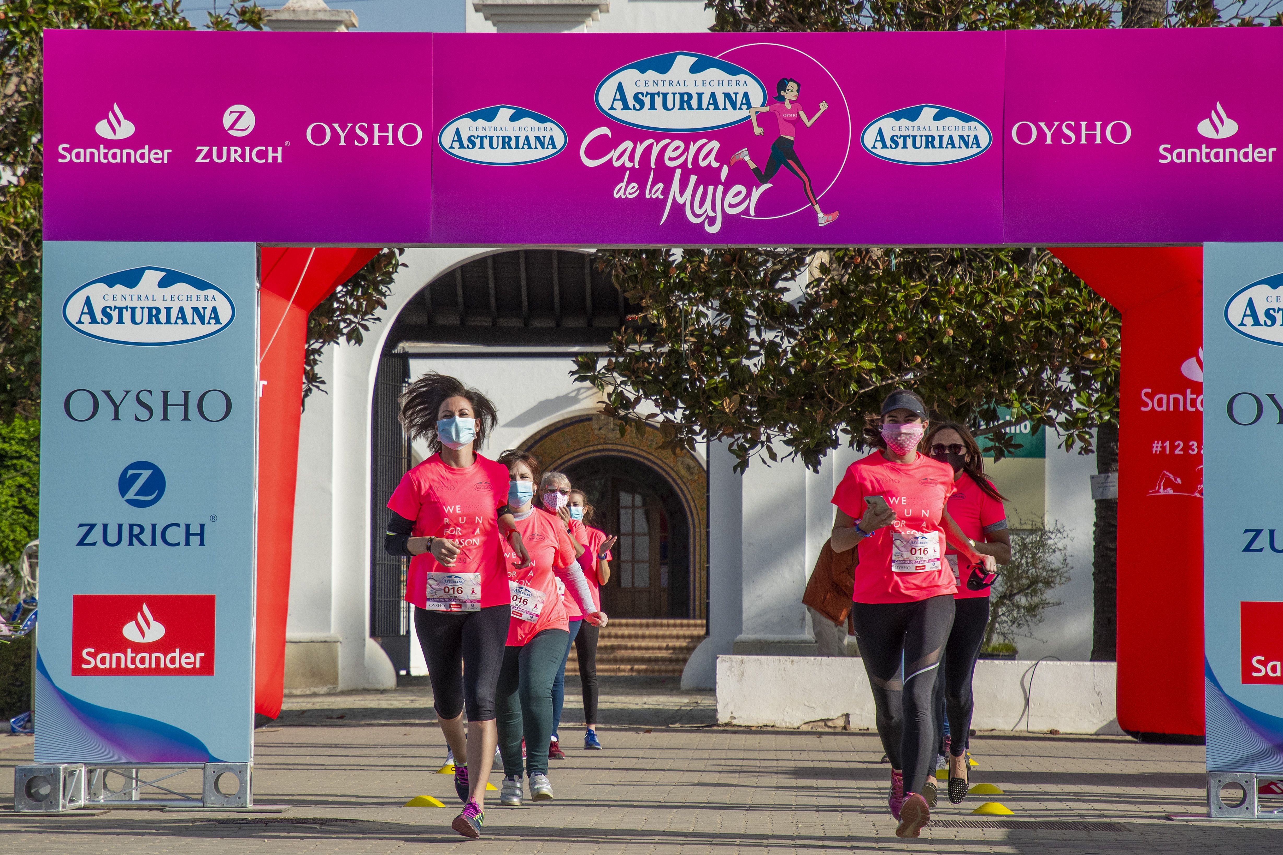 Las mejores fotos de la Carrera de la Mujer Virtual de Sevilla 2020