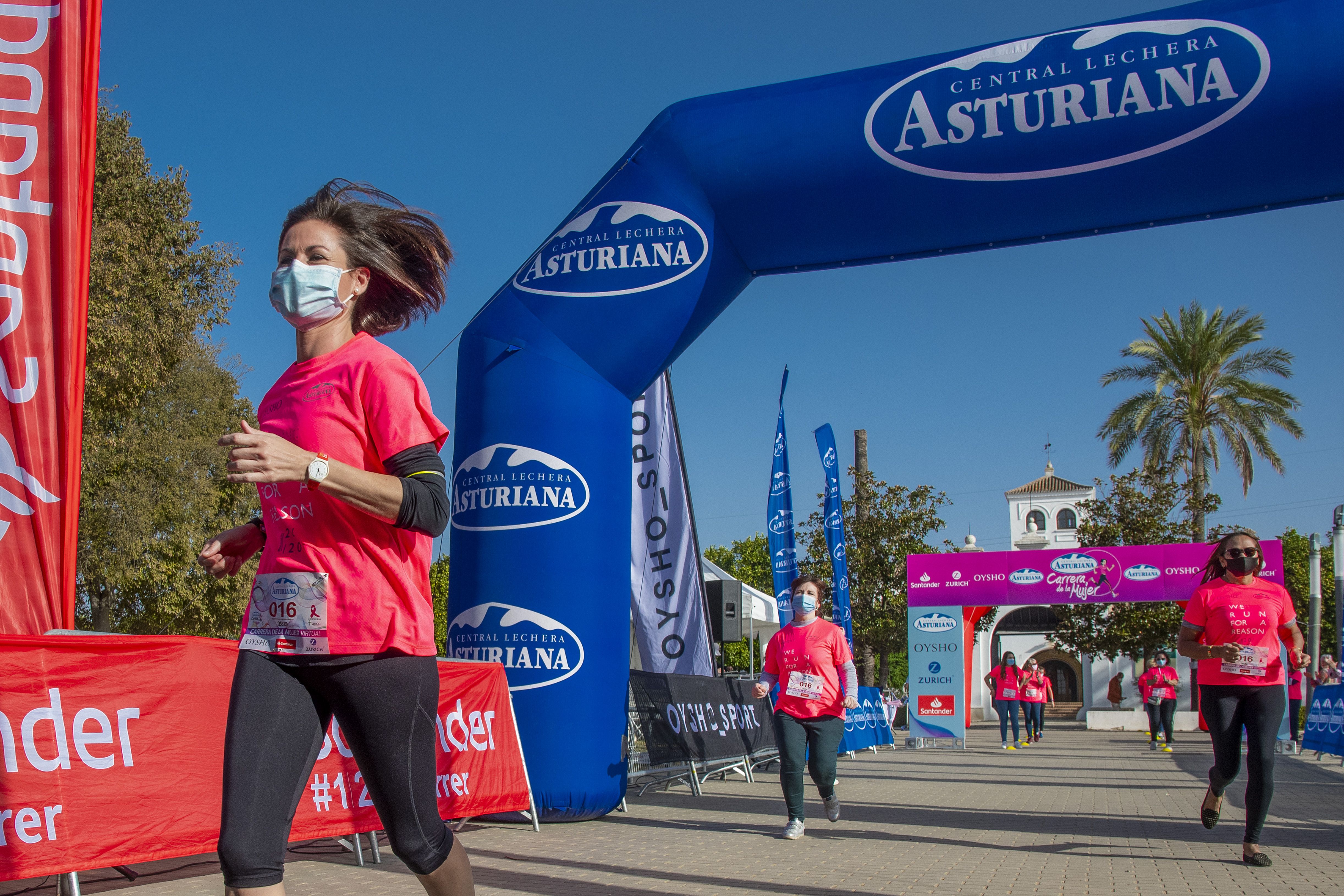 Las mejores fotos de la Carrera de la Mujer Virtual de Sevilla 2020