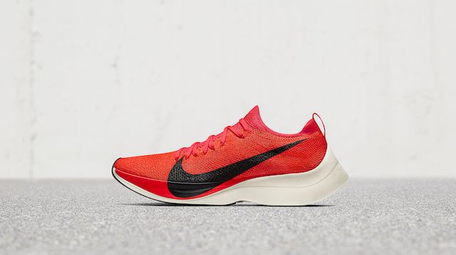 Kipchoge seguía utilizando su Zoom Vaporfly Elite con los colores de la línea