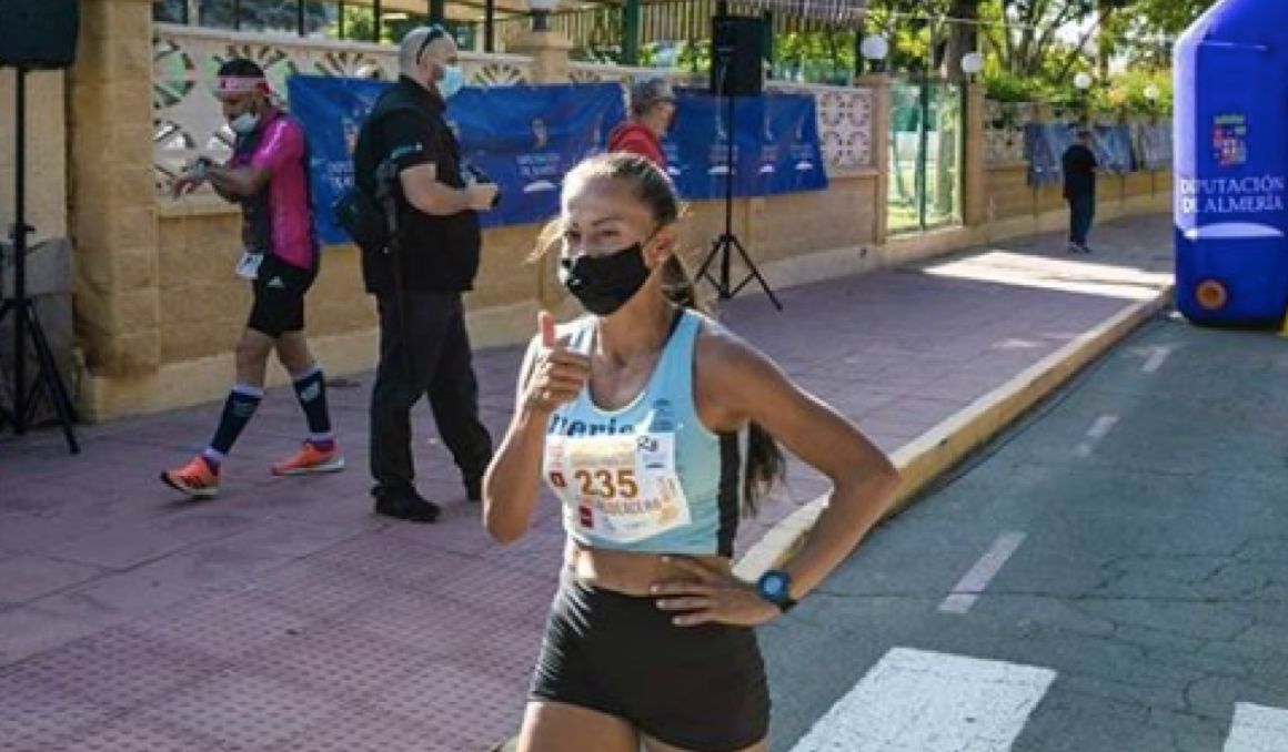 La atleta Paula Ramírez, ganadora de la prueba en Rioja (Almería).